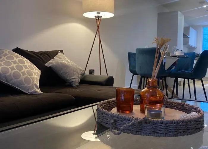 Spacious Central Manchester Apartment - Next To Ao Arena & Picadilly Station - Local Attractions - Free Parking