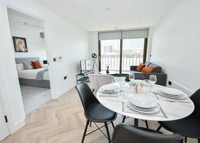 Central Manchester Contemporary 2 Bed Apartment